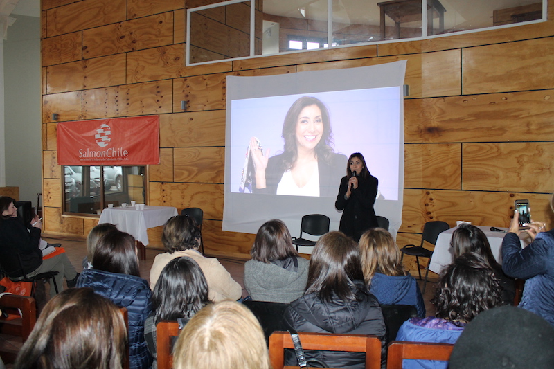 SalmonChile organizó cumbre de mujeres en Aysen