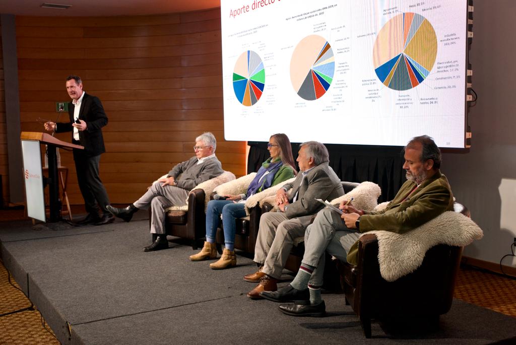 Raphael Bergoeing: La salmonicultura ha sido el principal motor del crecimiento económico del sur del país en los últimos 30 años