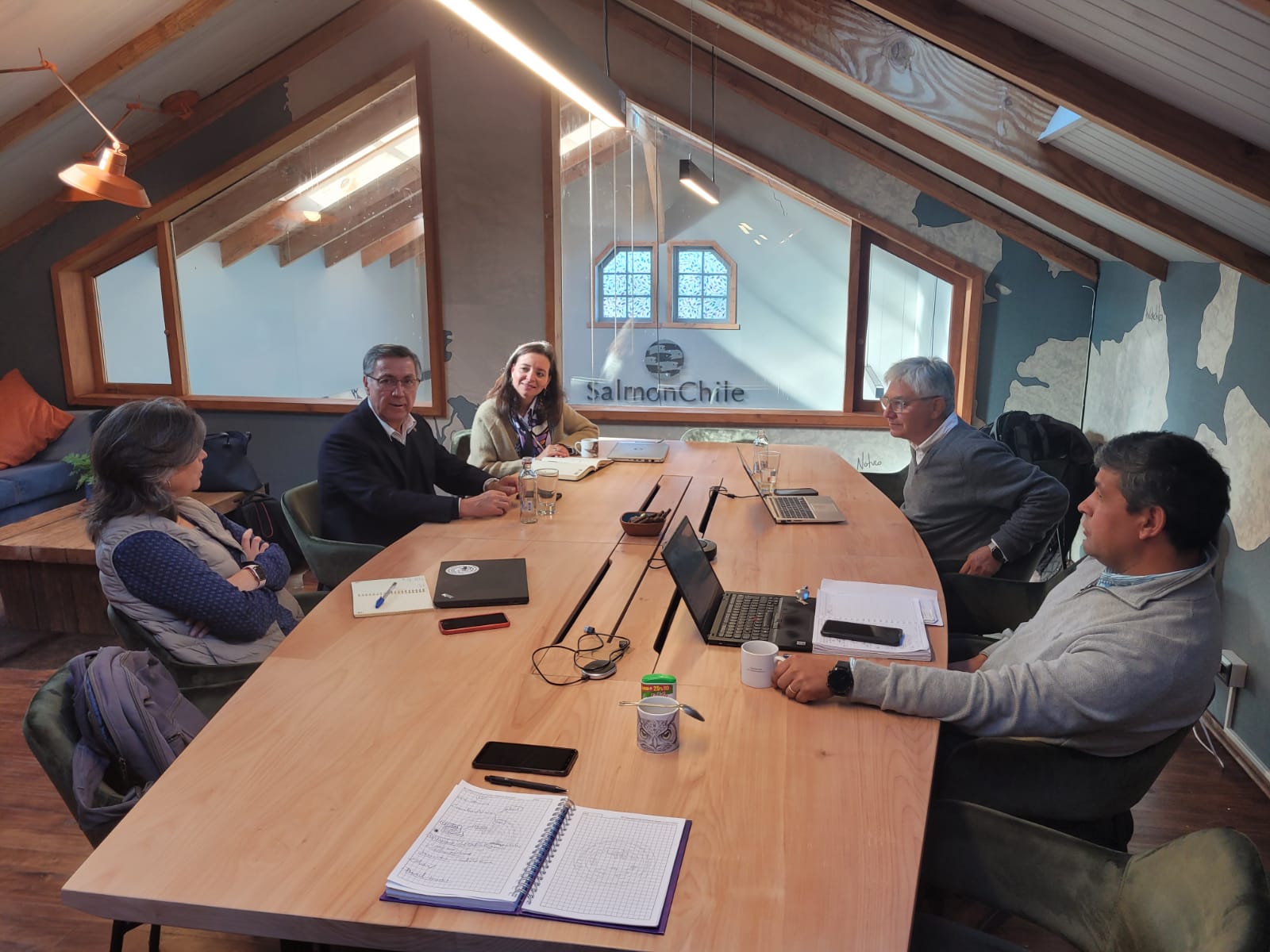 SalmonChile se reúne con representantes de la Universidad San Sebastián