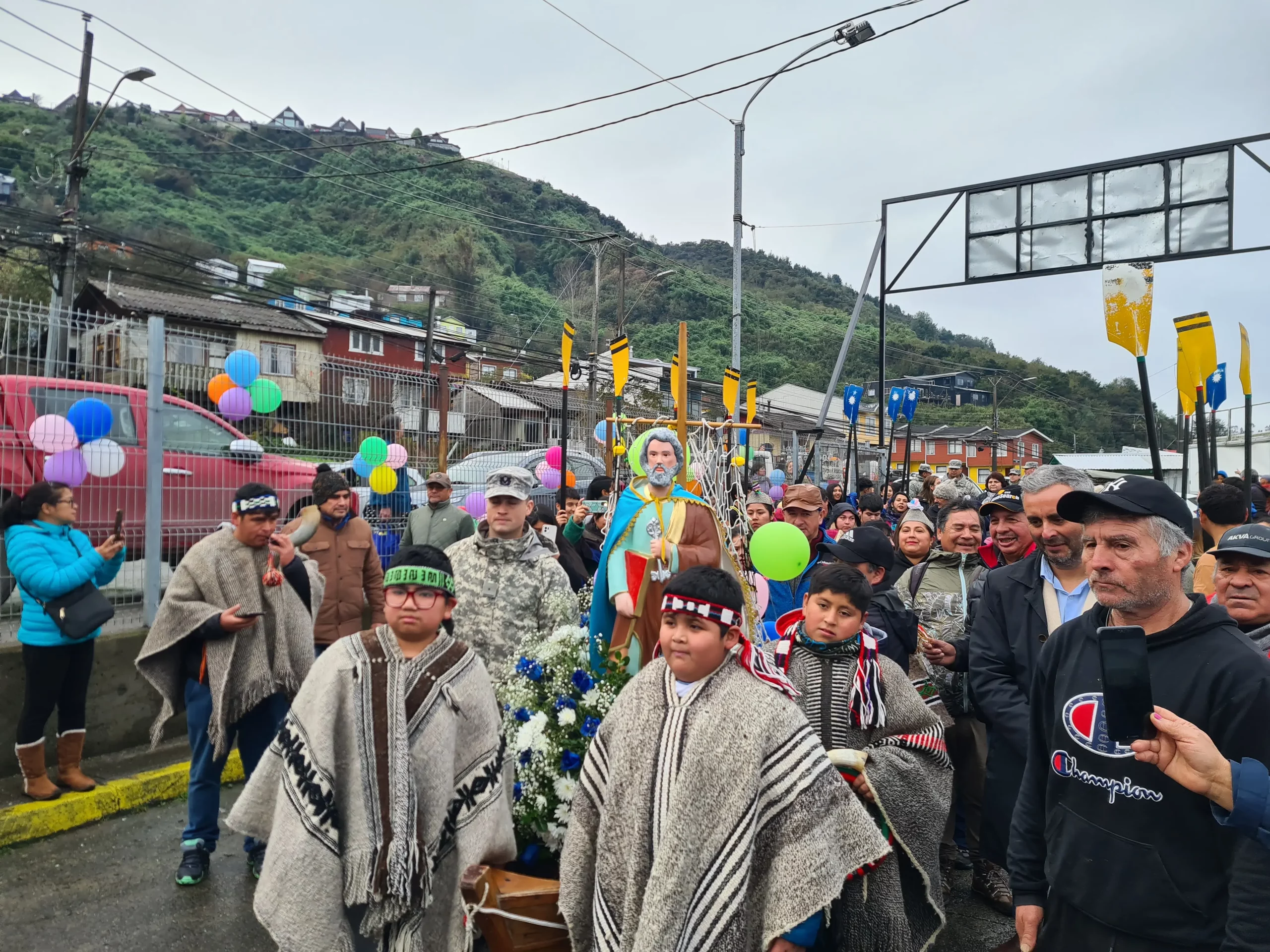 Cientos de personas se reúnen para celebrar una nueva edición de festividad de San Pedro en Caleta Anahuac