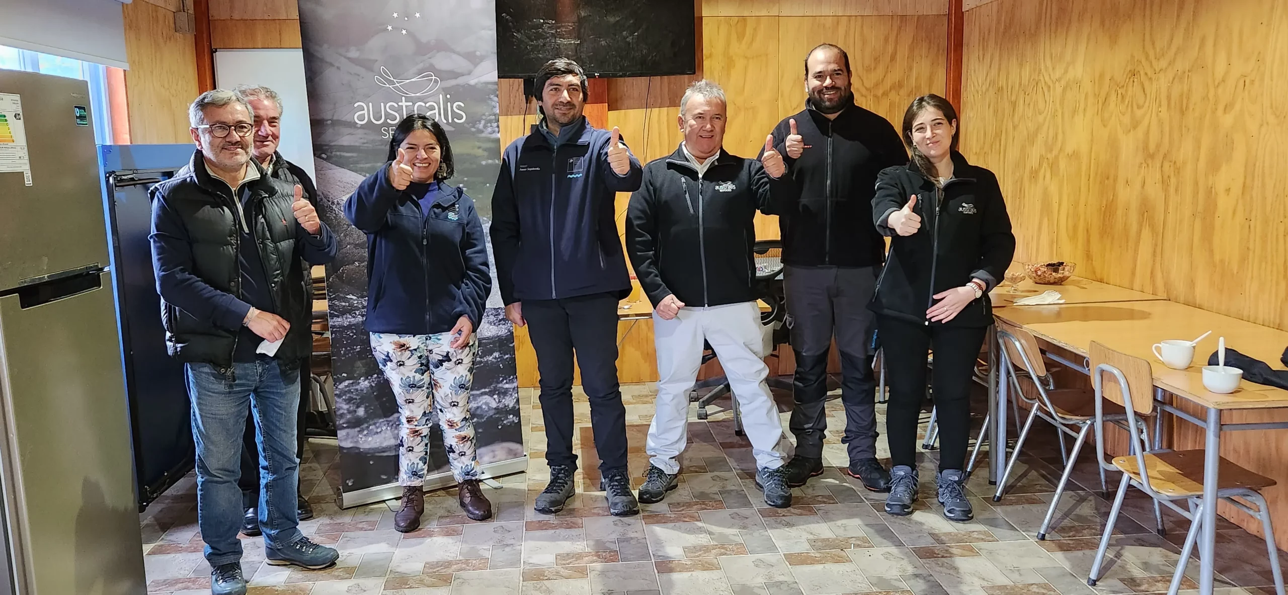 Autoridades de Biobío visitan piscicultura en Los Ángeles para conocer los procesos de la salmonicultura