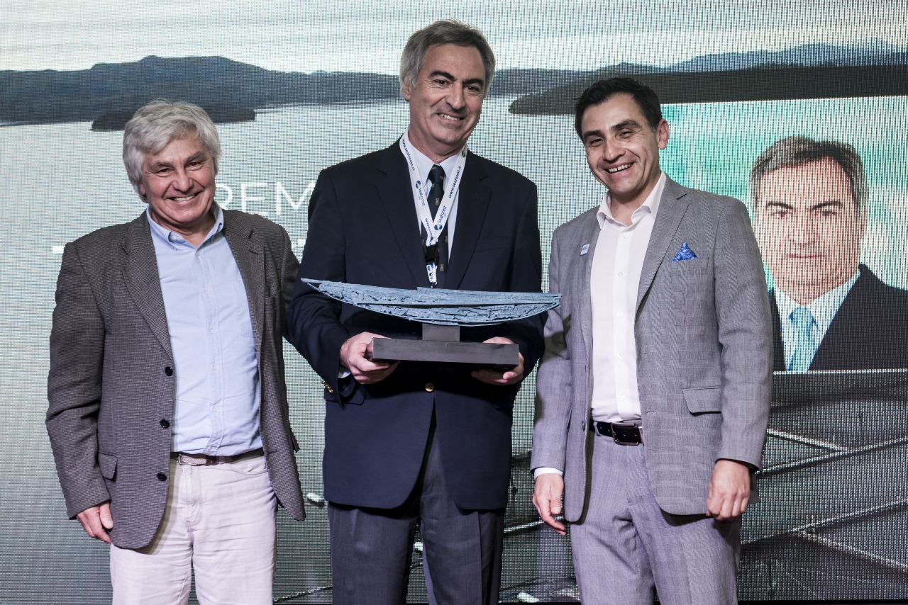Reconocen a empresas socias de SalmonChile y a ejecutivos en los “Premios por la Sostenibilidad del Salmón 2023”