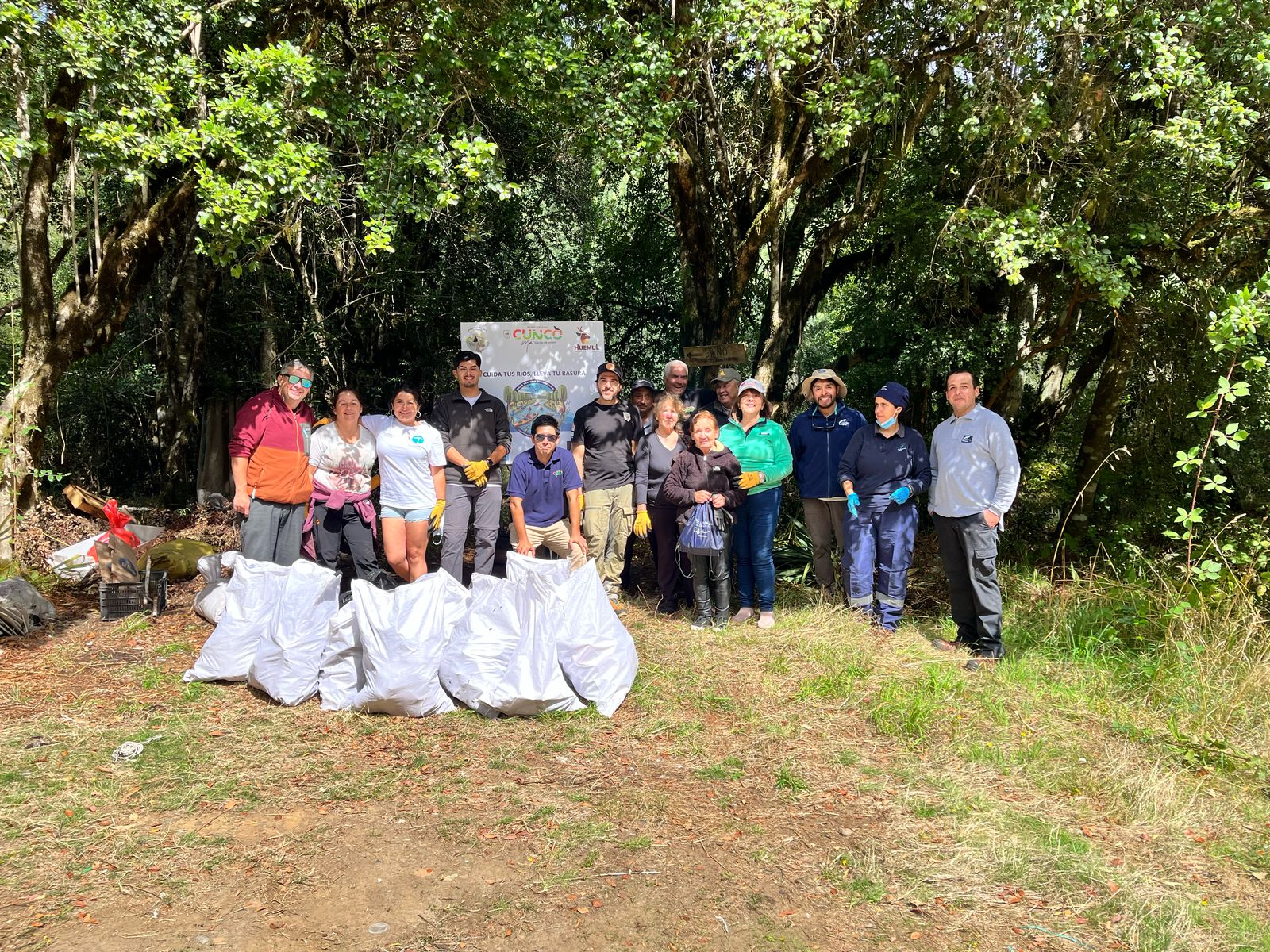 SalmonChile y sus empresas asociadas participaron en la exitosa «Travesía Comunitaria de Limpieza del Toltén y Allipén»