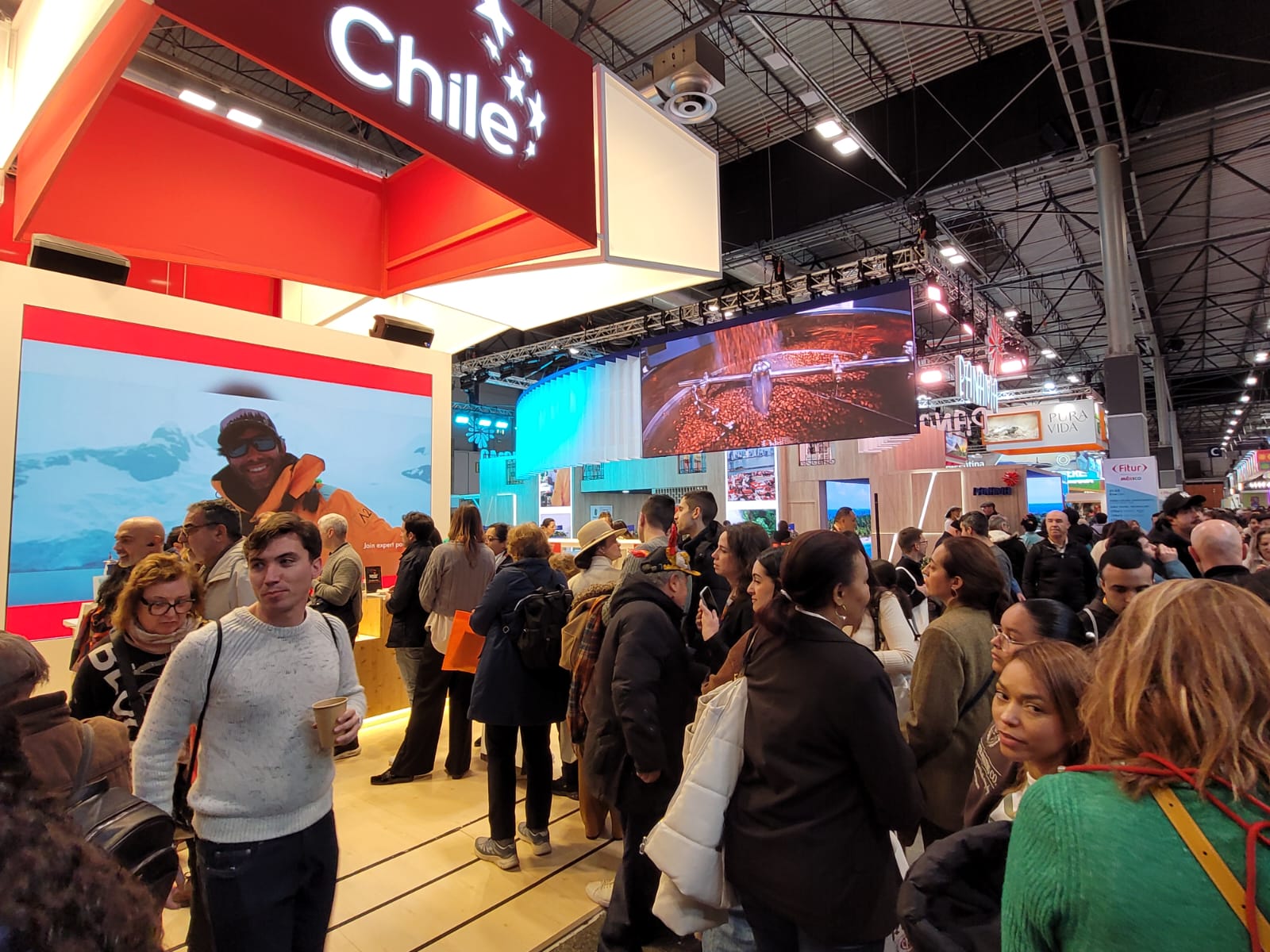 SalmonChile promociona a Puerto Montt como capital gastronómica del salmón en feria turística de Madrid