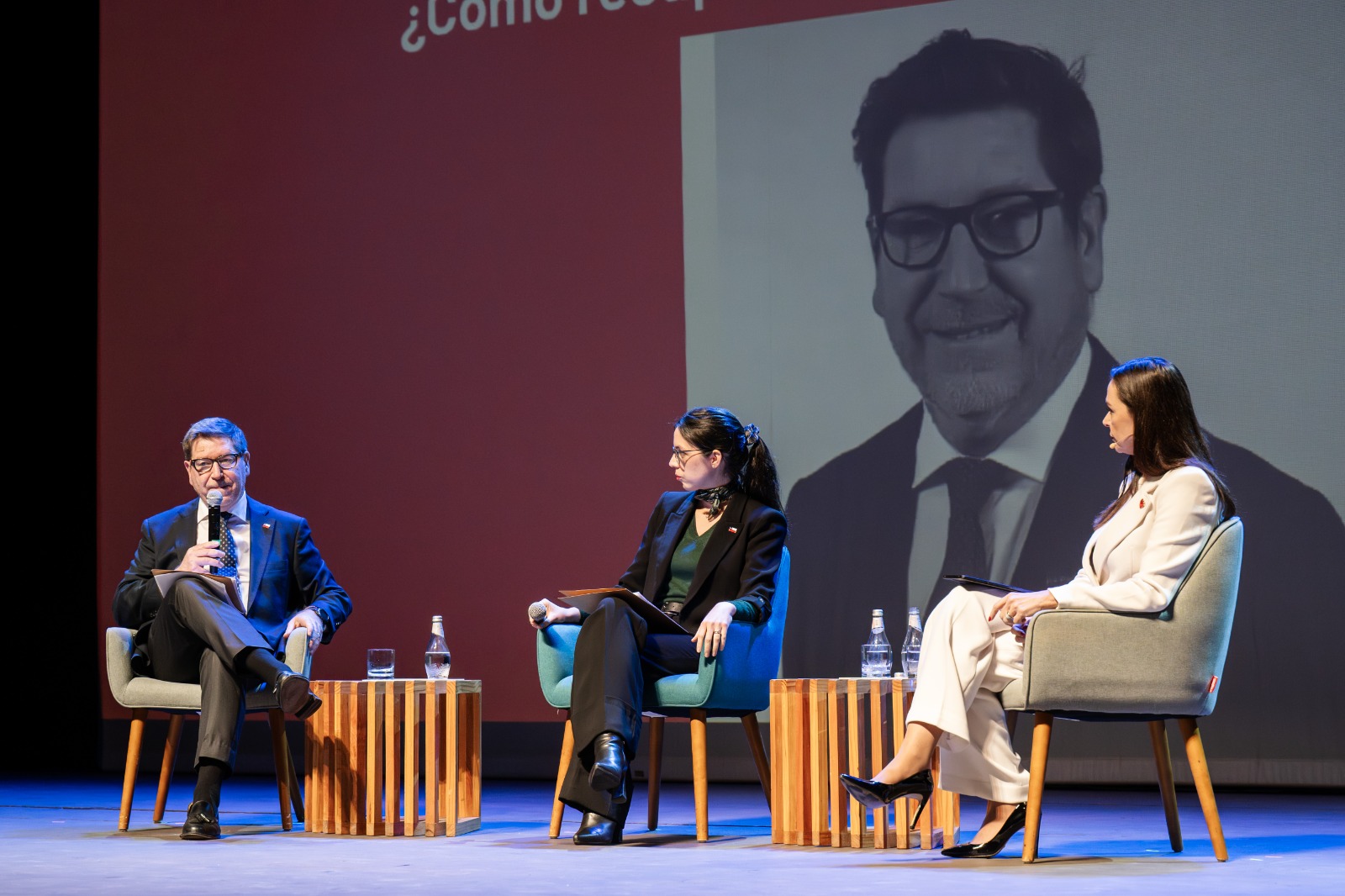 “Certezas para un crecimiento sostenible”: Ministros de Estado abordaron desafíos regulatorios en el SalmonChile Summit