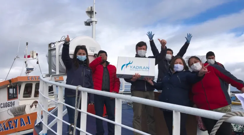 Isla Cailín: salmoneros donan salmón y  alimentos para vecinos de la tercera edad
