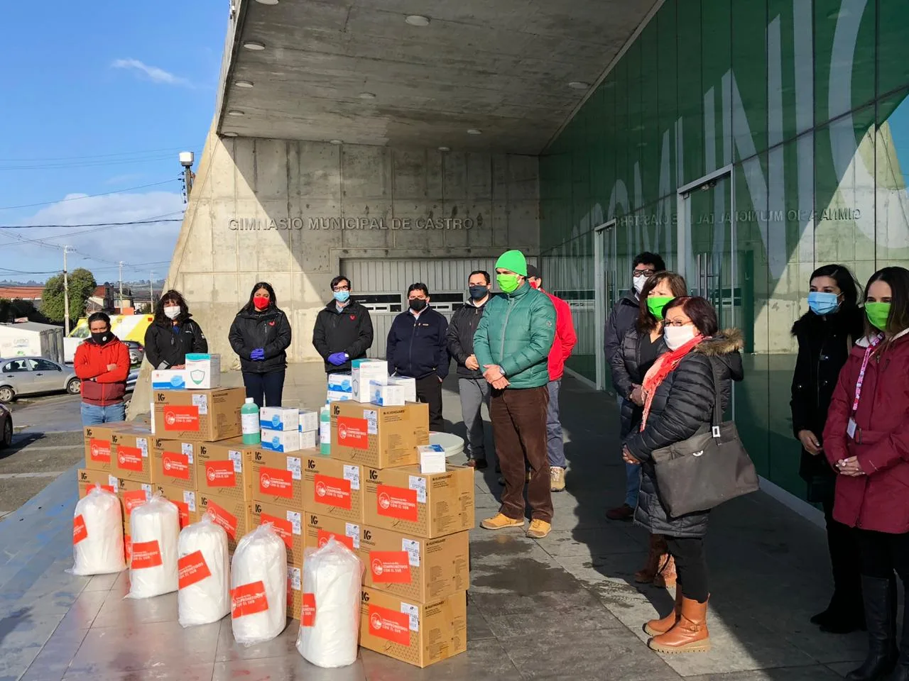 Salmoneros donan casi 250.000 elementos de protección a personal de salud en Chiloé