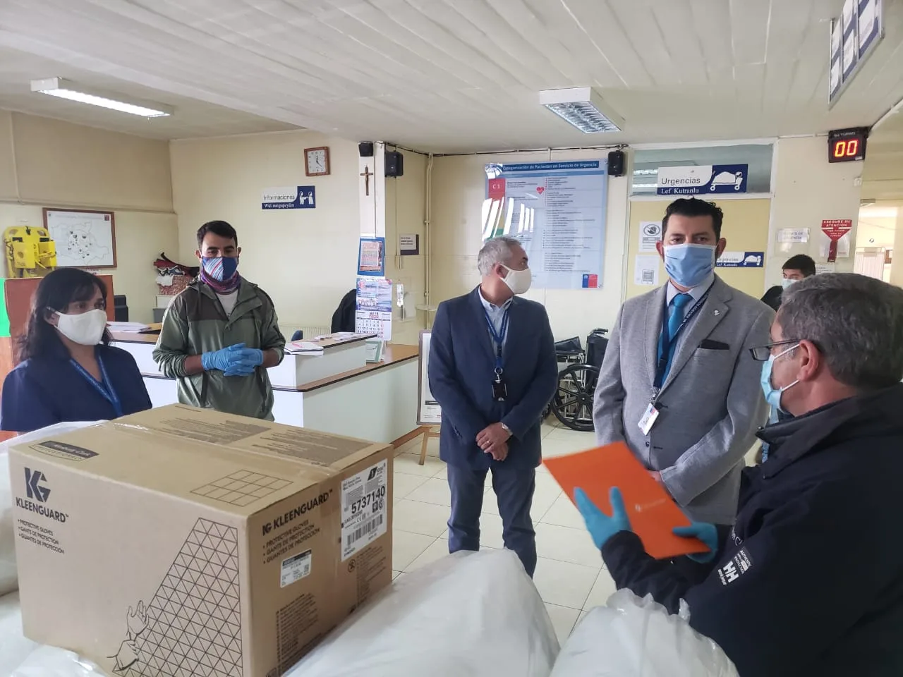 Campaña salmonera dona equipo radiológico a comunidad de Melinka