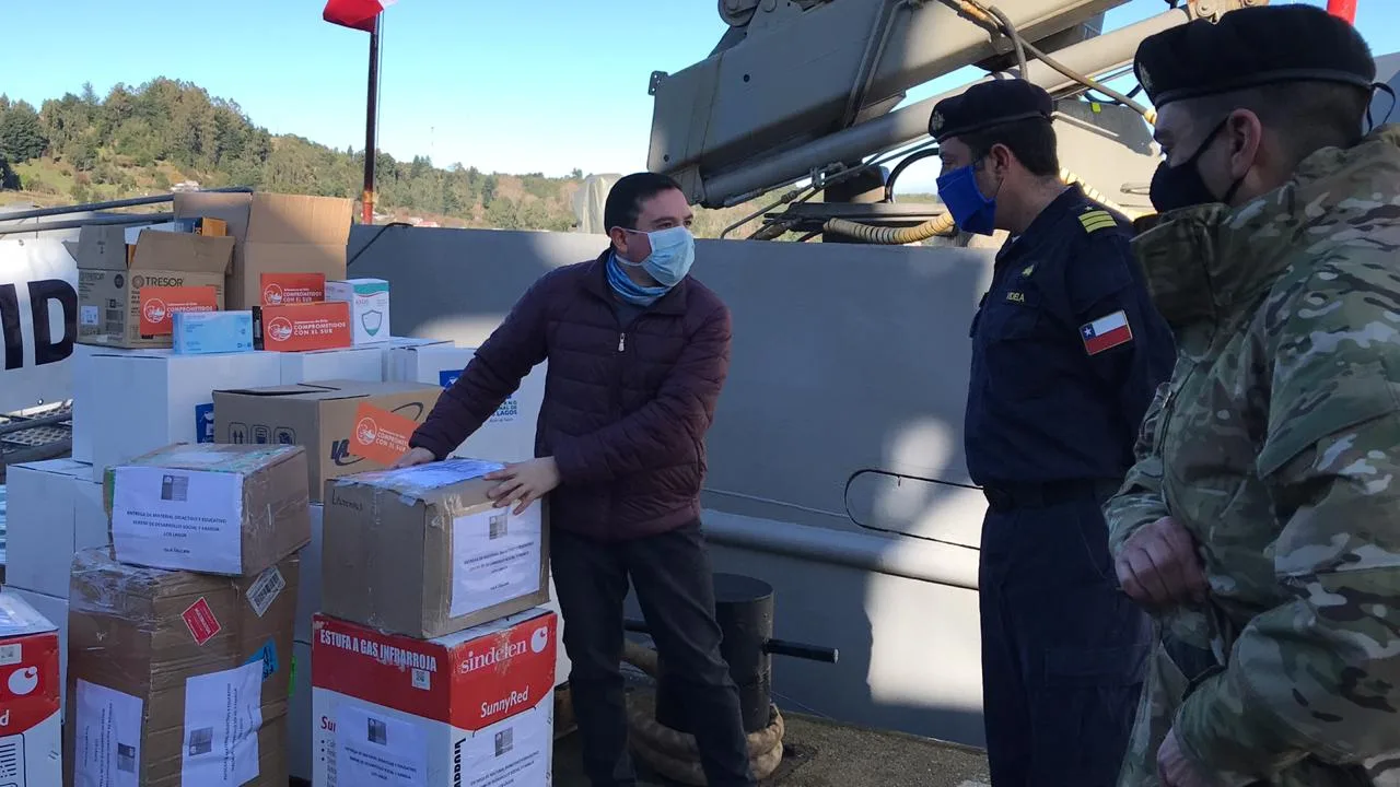 Industria salmonera donó kits sanitarios a familias de islas remotas de Palena