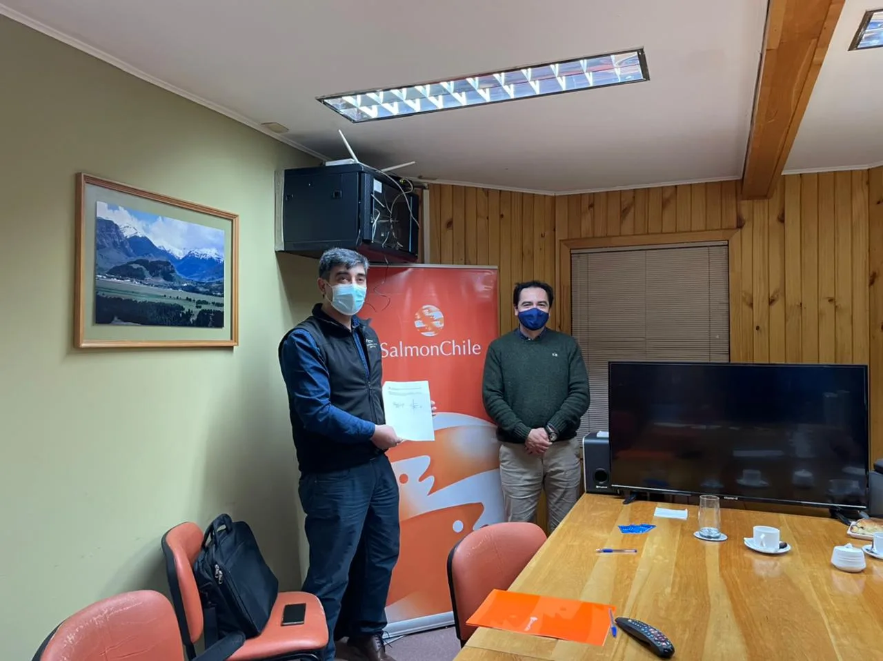 Aysén: SalmonChile y Acuiprov firman convenio de colaboración para fortalecer el desarrollo económico e innovación regional
