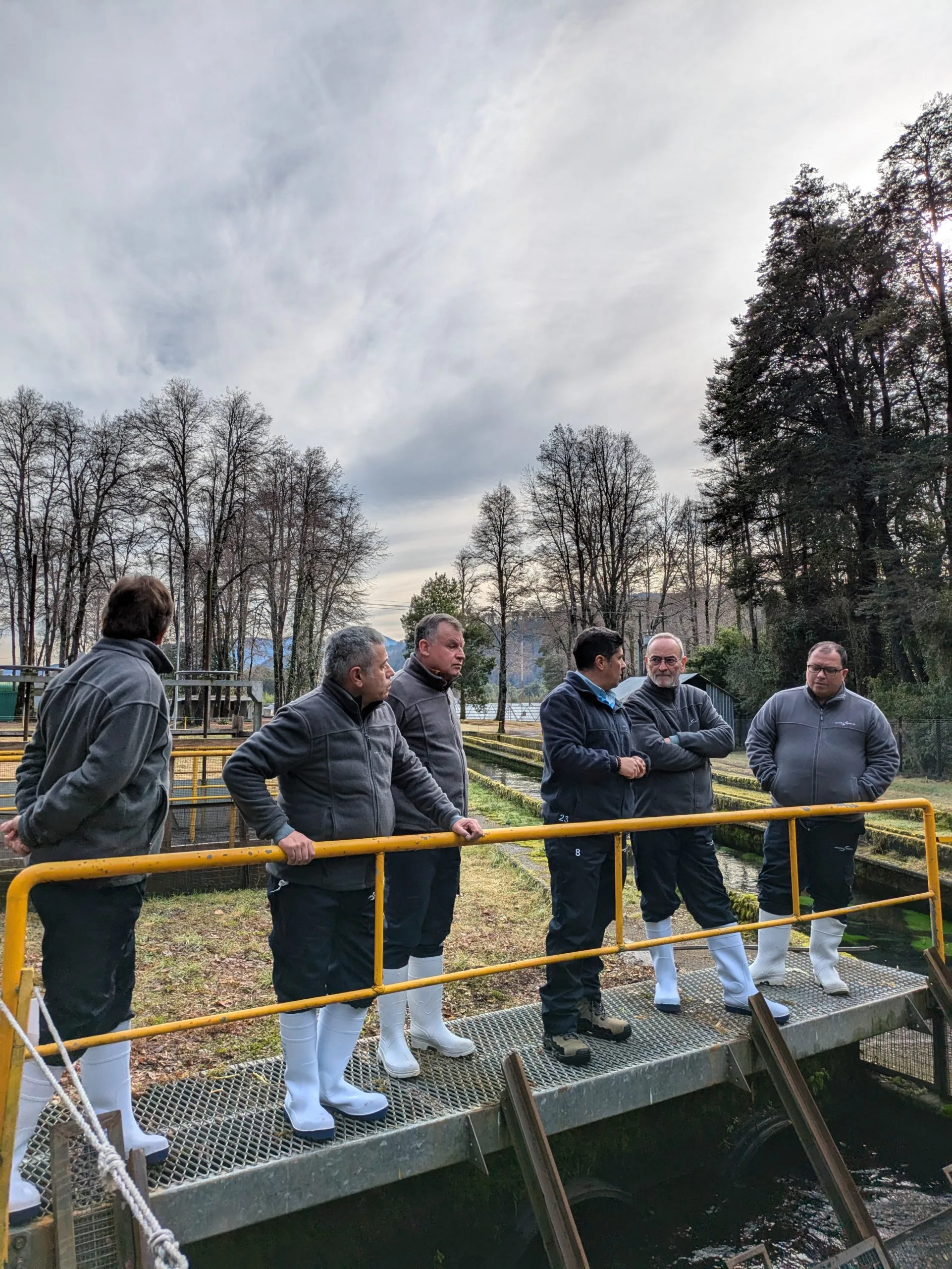 GORE La Araucanía conoce en terreno avances y aportes de la industria salmonera en la región