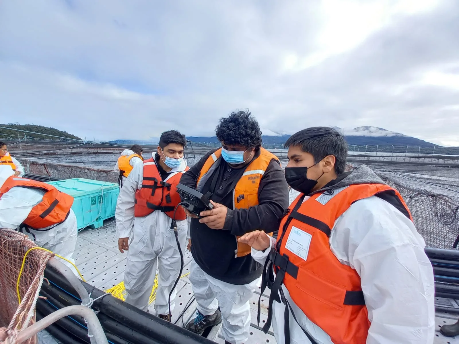 Vecinos de Isla Las Huichas finalizaron curso de piloto de R.O.V. submarino con una jornada práctica donde pudieron demostrar los conocimientos adquiridos