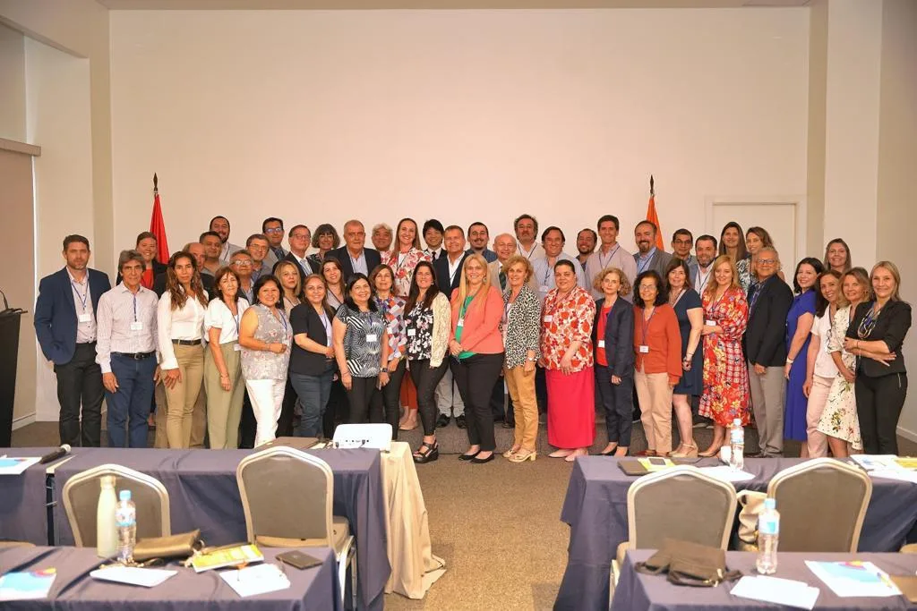 Intesal participa en seminario latinoamericano sobre resistencia antimicrobiana