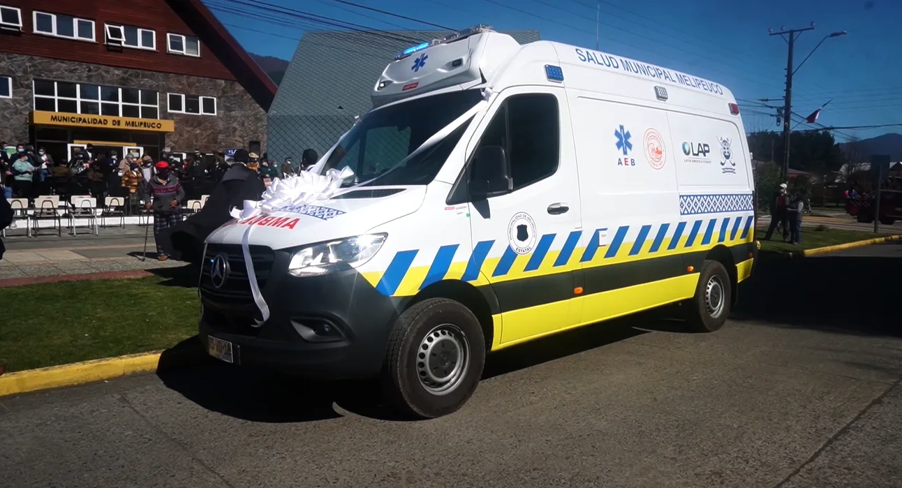 Salmoneros donan ambulancia a comuna de Melipeuco