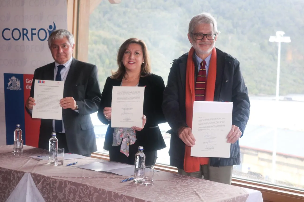 Gobierno y SalmonChile firman Protocolo de Cooperación Estratégica para AYSÉN