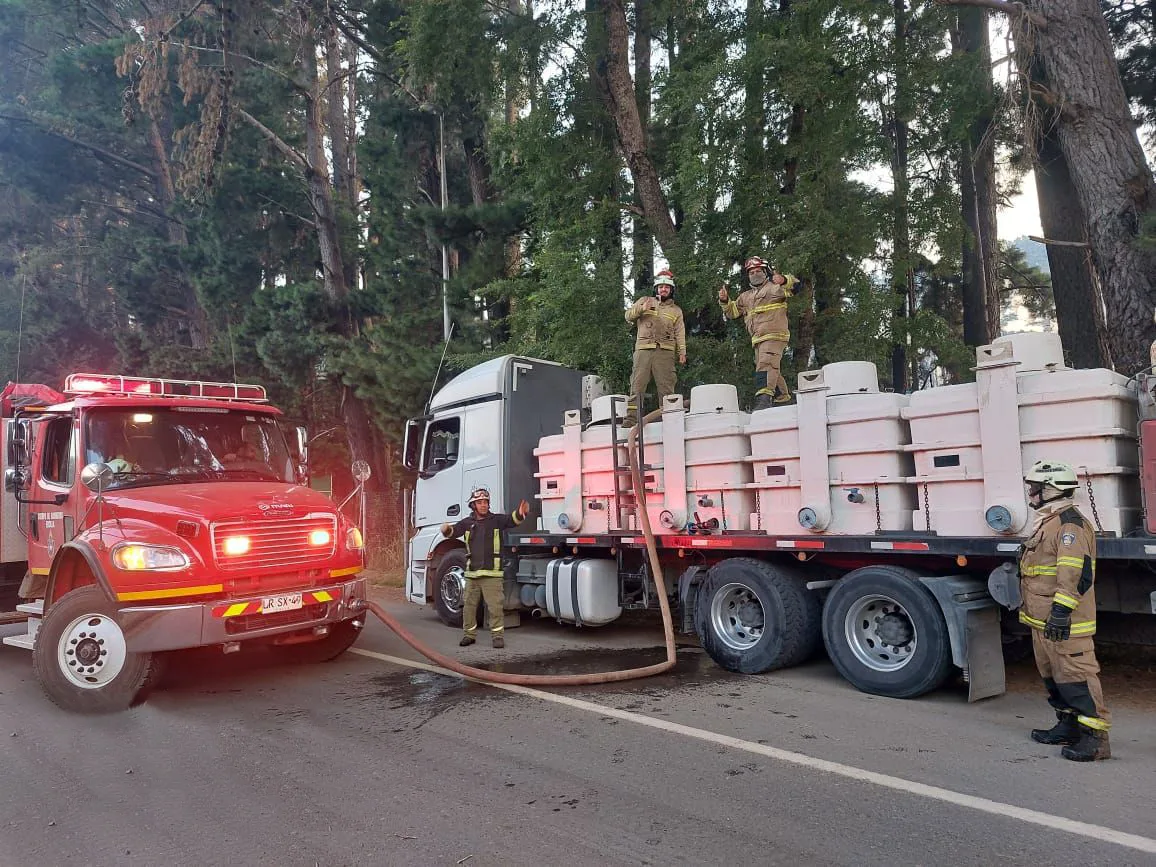 SalmonChile y empresas socias gestionan apoyo logístico para regiones afectadas por incendios forestales en el sur del país