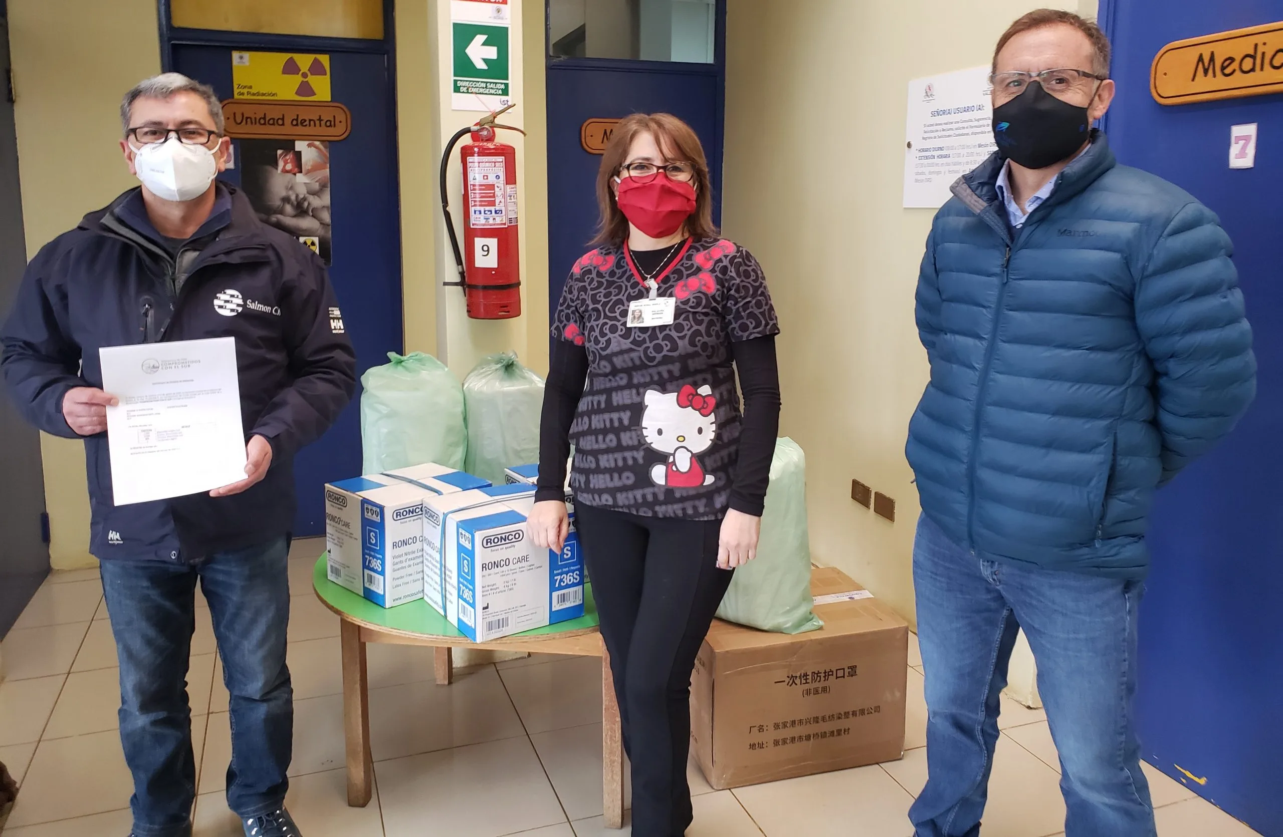 Los Ríos: salmoneros entregan elementos de protección personal en Niebla y Corral