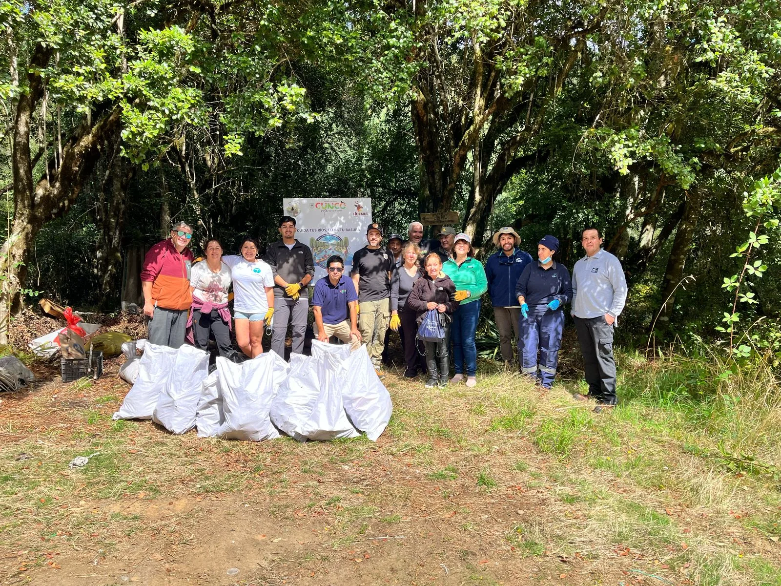 SalmonChile y sus empresas asociadas participaron en la exitosa «Travesía Comunitaria de Limpieza del Toltén y Allipén»