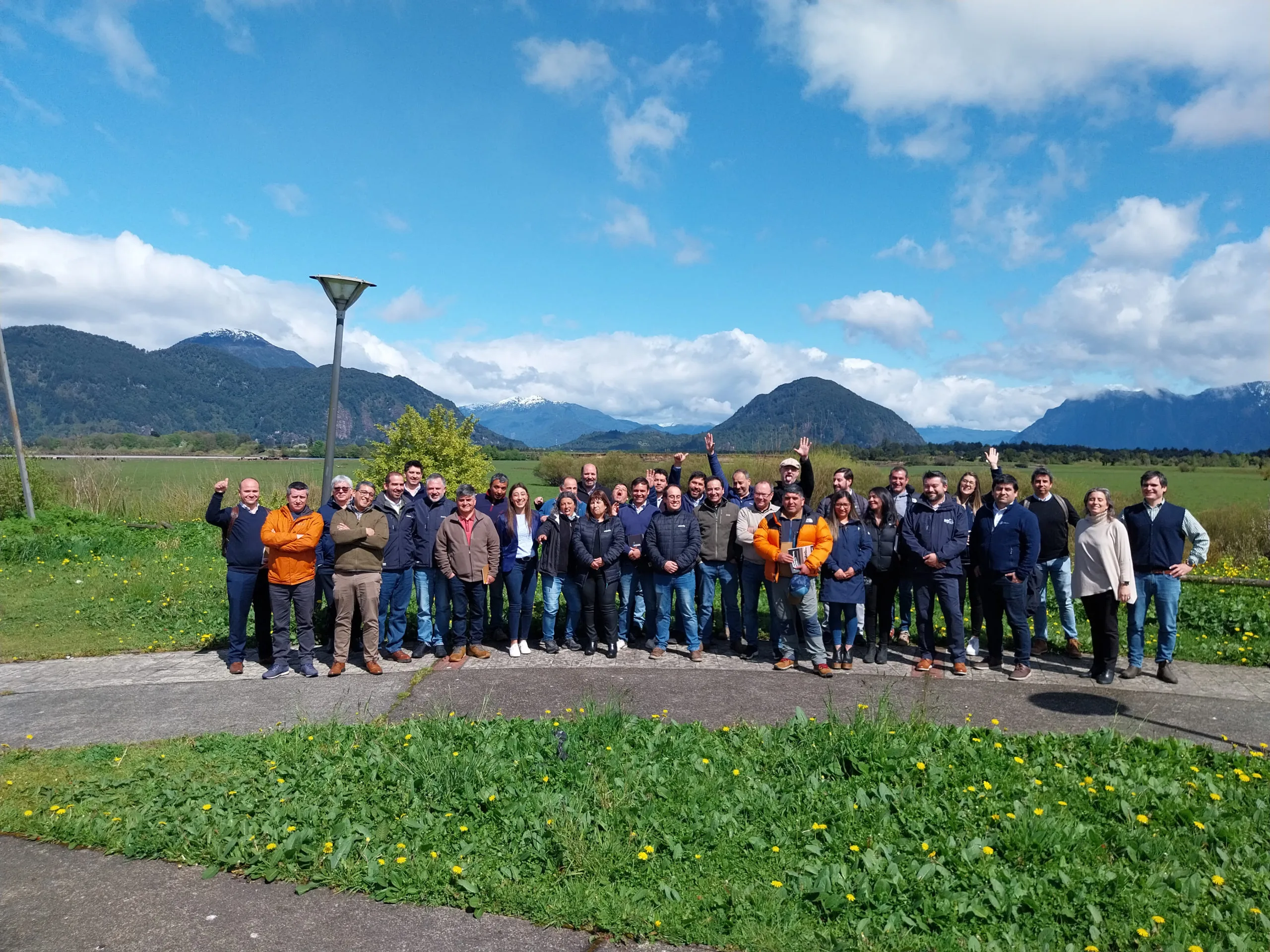 SalmonChile realiza jornada de trabajo en Aysén junto a proveedores locales de la salmonicultura