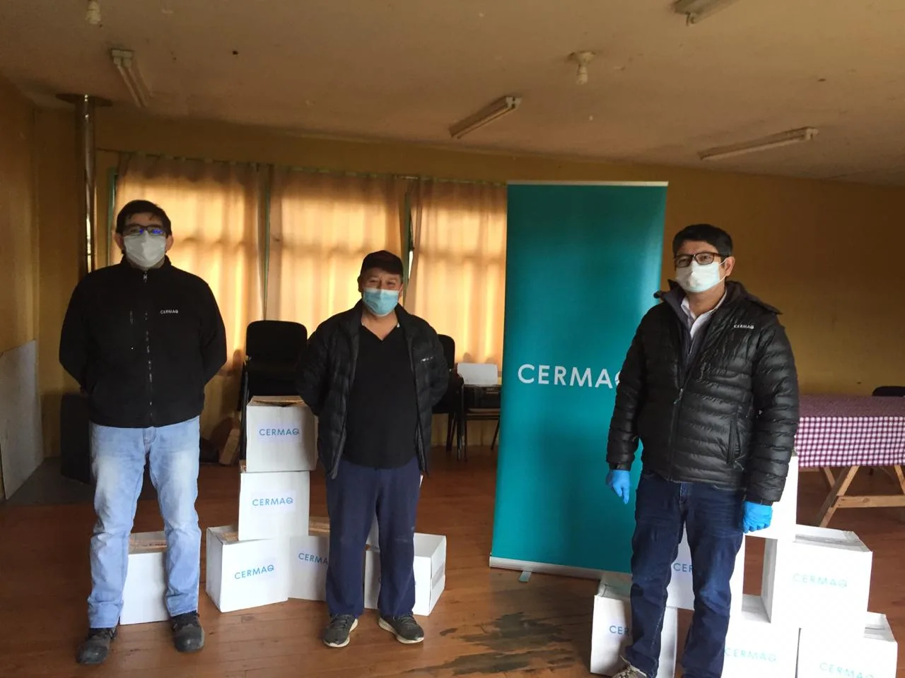 Cermaq entrega cajas de alimento a familias vulnerables de Cancura, El Escudo y Puerto Octay
