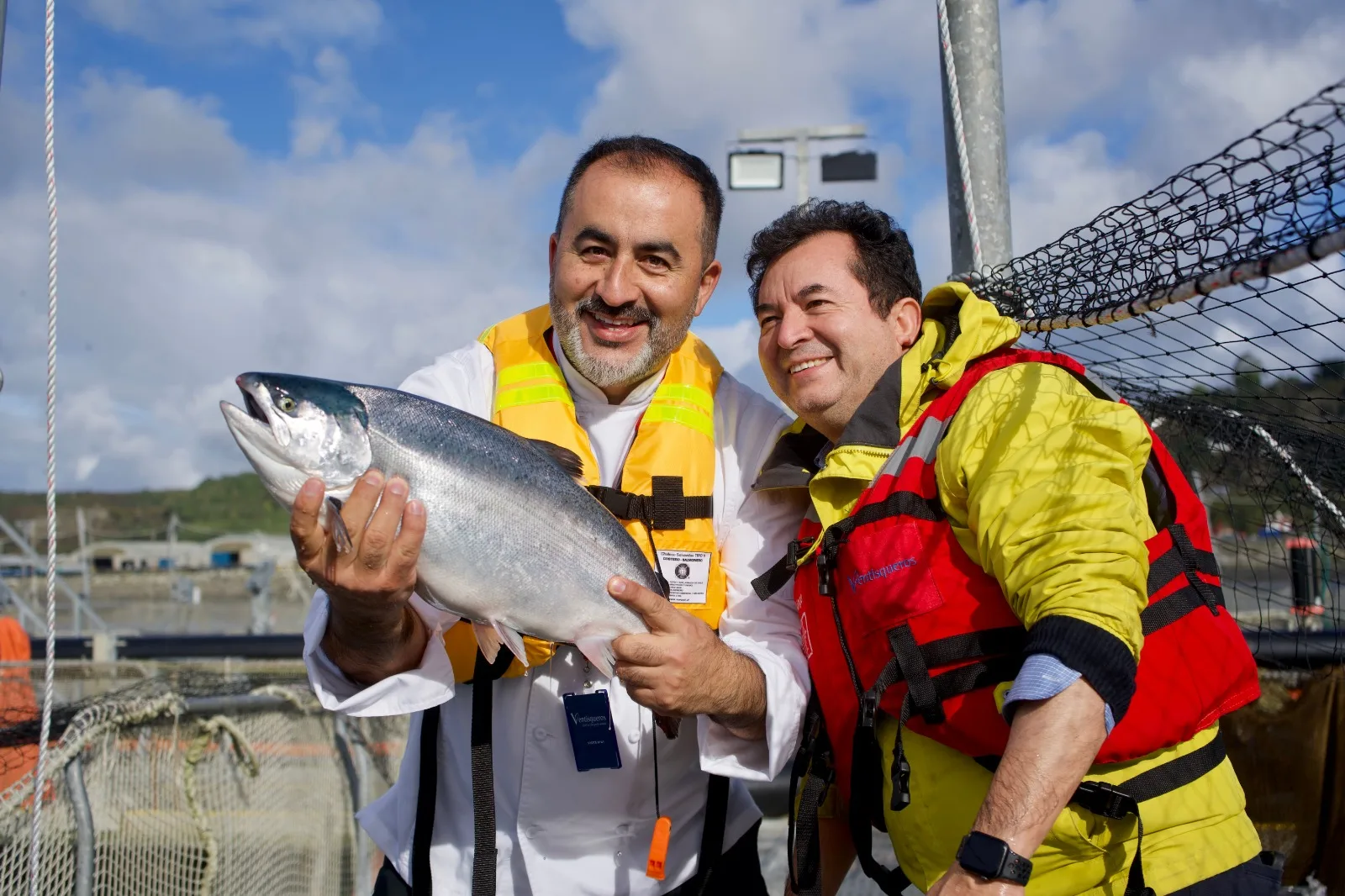Destacados chefs nacionales conocen en  terreno el ciclo completo del salmón chileno