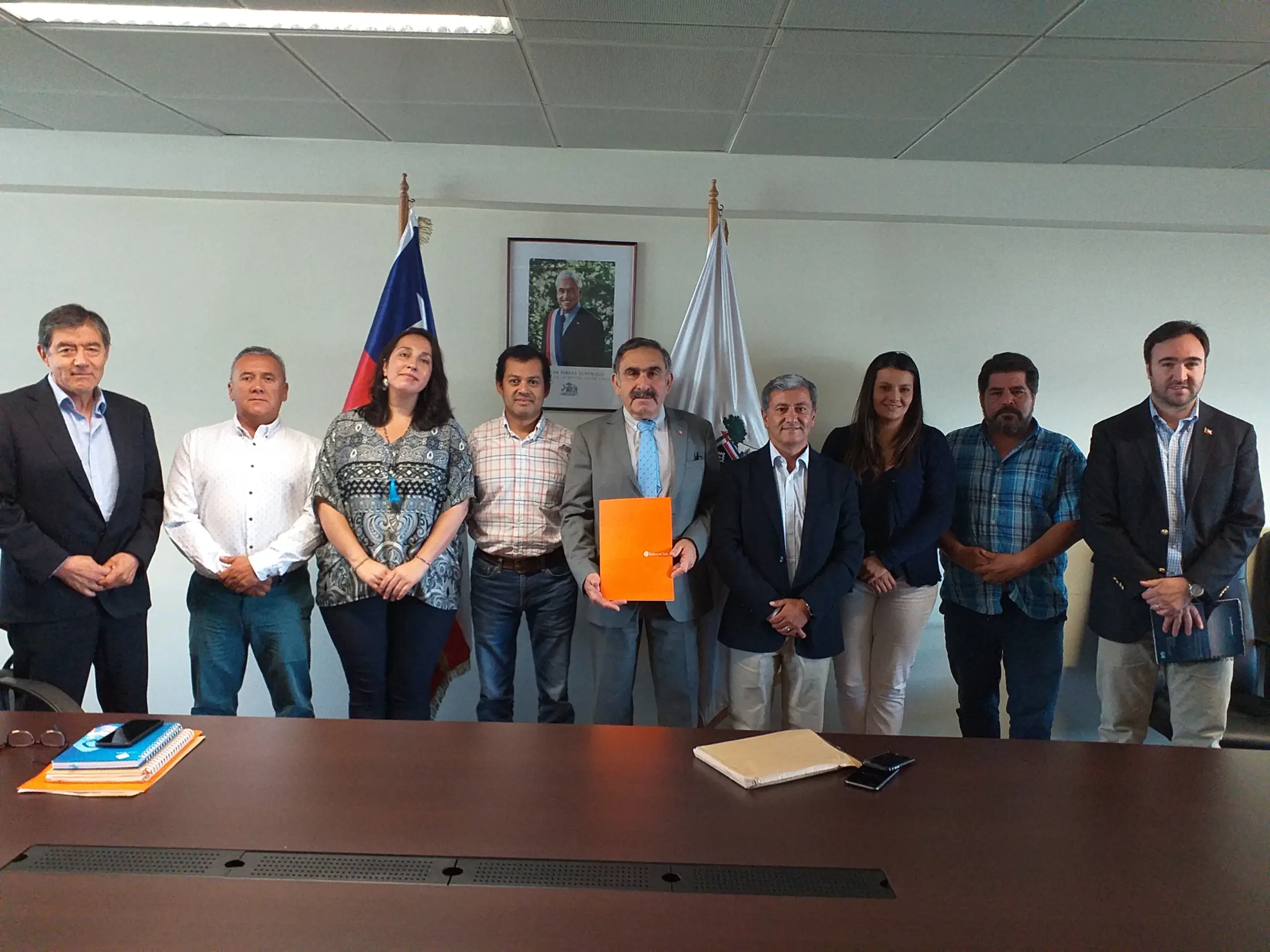 SalmonChile presentó industria del salmón a nuevo intendente de la IX región