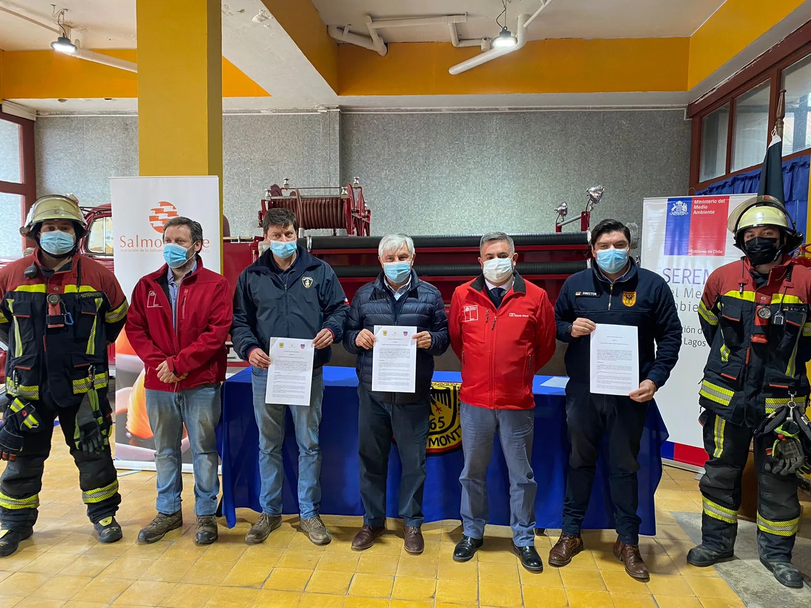 Puerto Montt: SalmonChile genera convenio de cooperación con compañía de bomberos