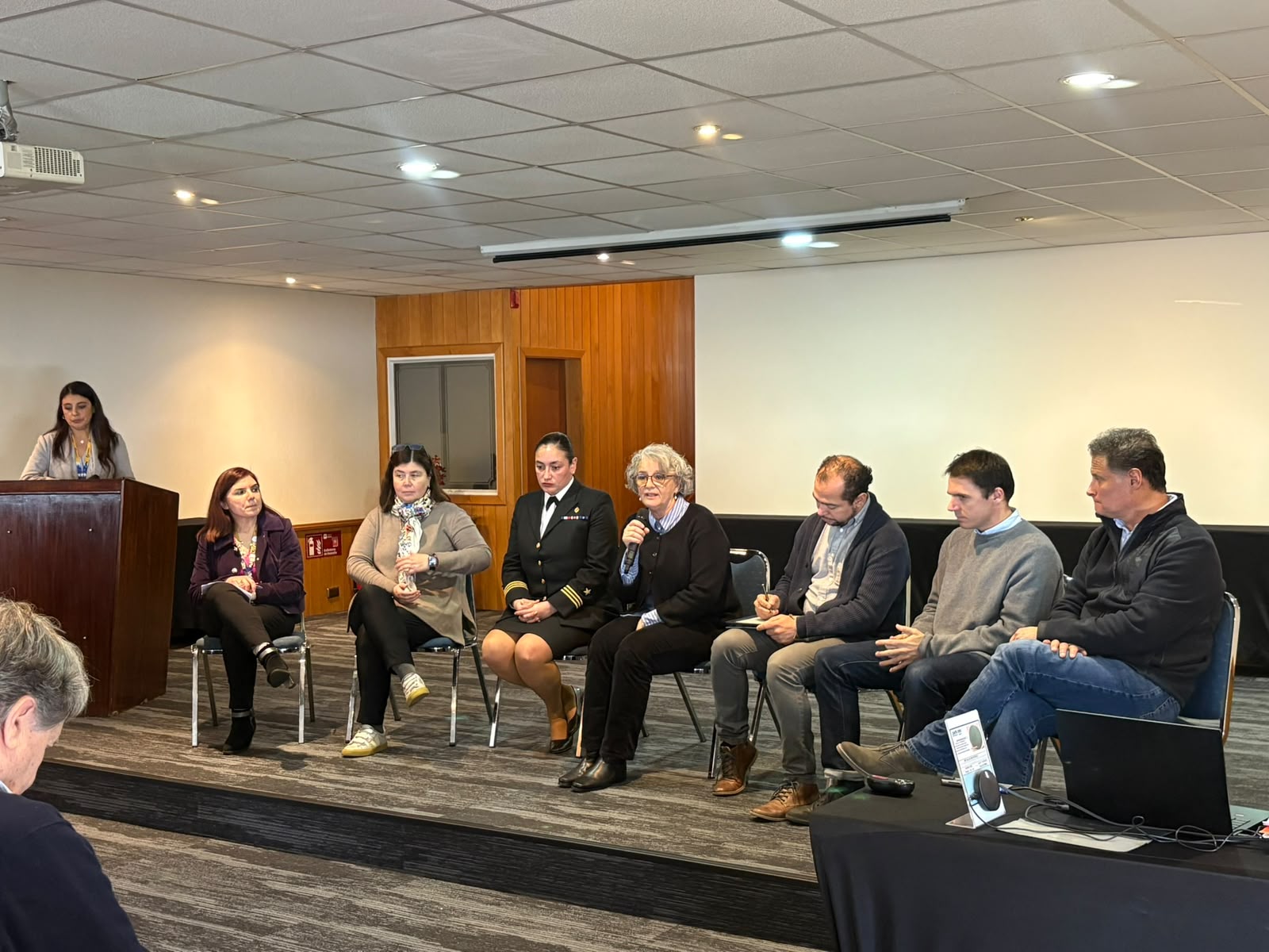 SalmonChile y Sernapesca lideran encuentro técnico para fortalecer la prevención y respuesta ante Floraciones Algales Nocivas