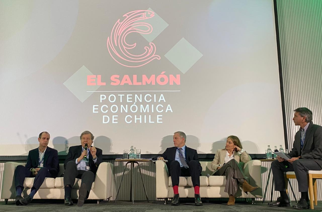 SalmonChile destaca el rol estratégico de la salmonicultura en el desarrollo económico del país en encuentro multisectorial
