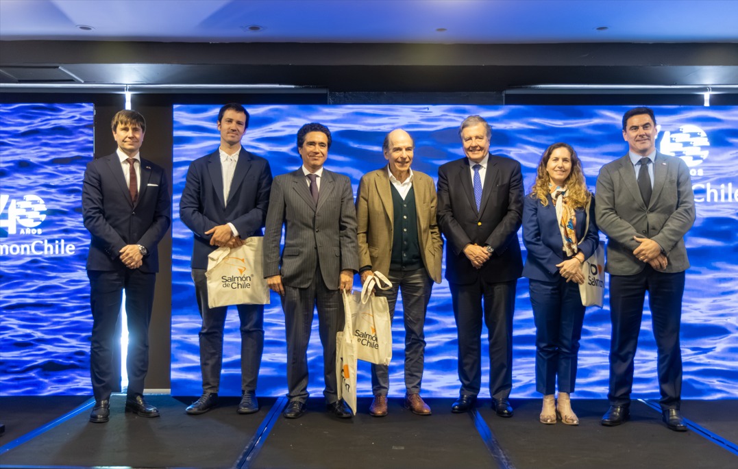 Estudio revela que la salmonicultura aporta el 2,6% del PIB nacional y sostiene cerca de 338 mil empleos en Chile